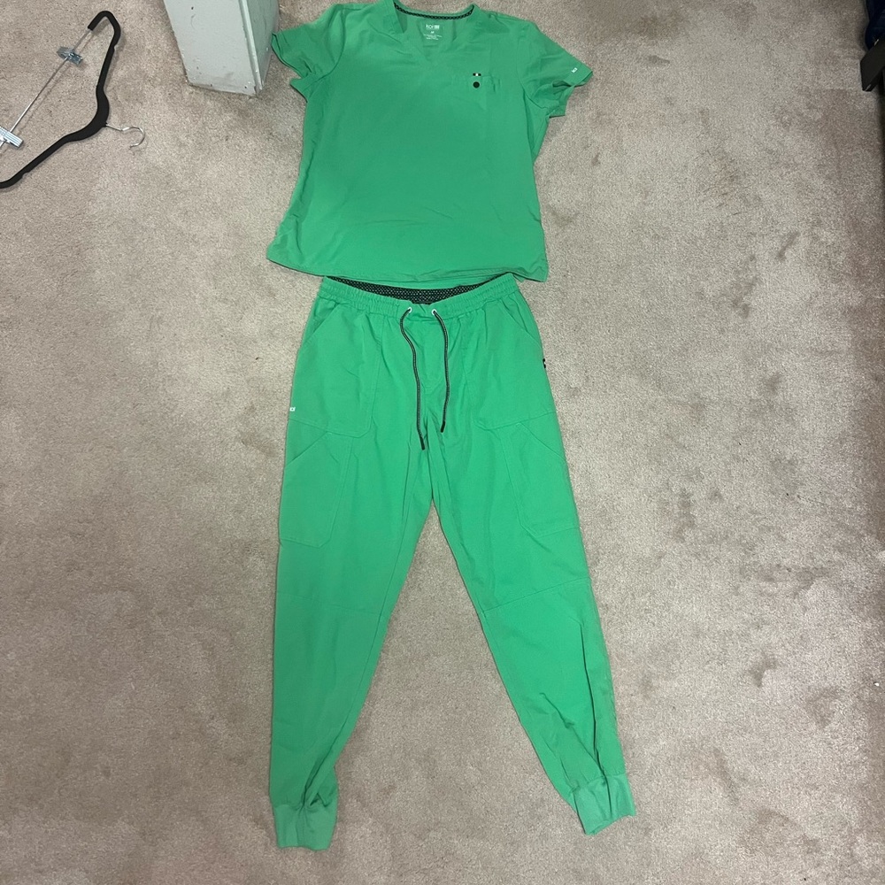 Koi scrub set